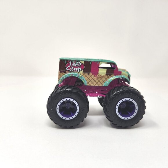 2022 Hot Wheels Monster Trucks 1 Bad Scoop Monster Truck 1:64 Demo Doubles (sm8) - Picture 3 of 7